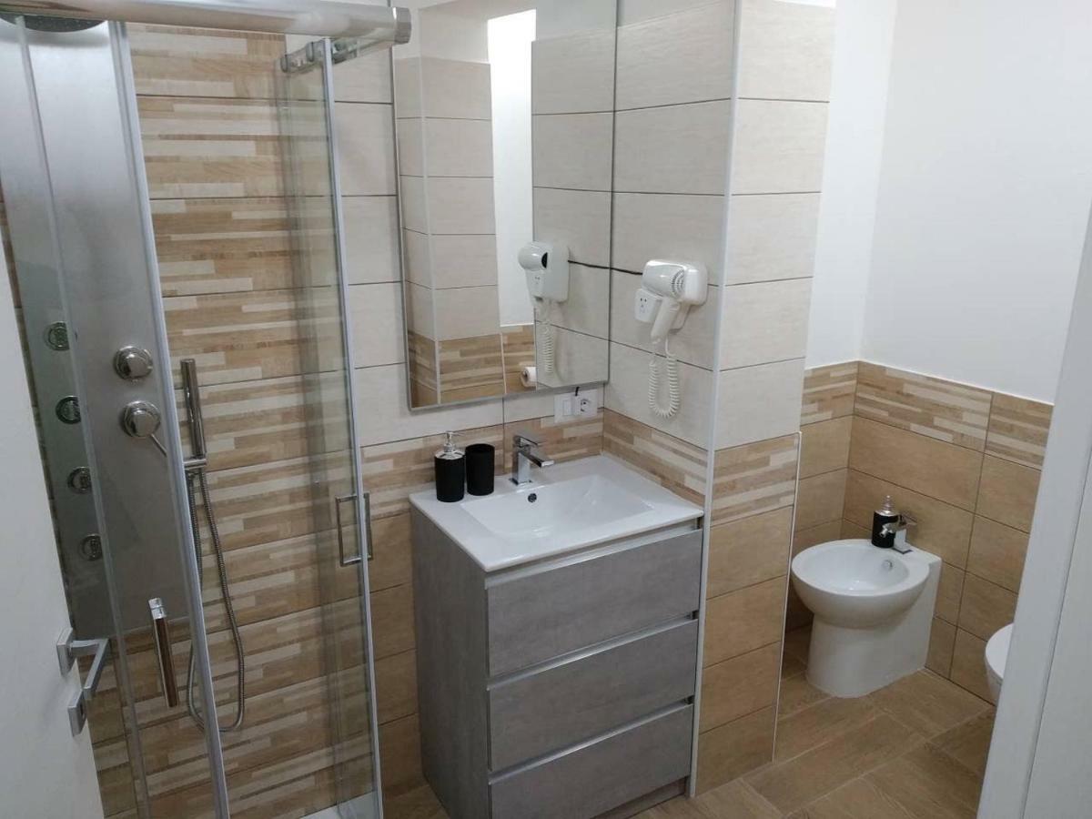 Oristano 5 Pers Appartamento Exterior foto